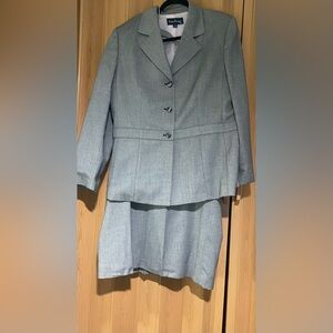 Evan Picone size 18 women’s skirt suite.